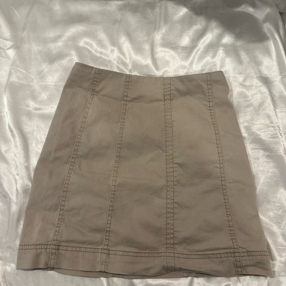 khaki miniskirt made with recycled materials